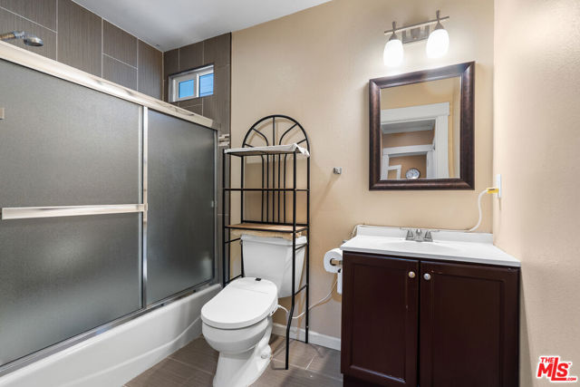 3941 2nd Avenue, Los Angeles CA: https://media.crmls.org/mediaz/98c1383f-5f83-4fc6-bf98-2cef9b880000.jpg