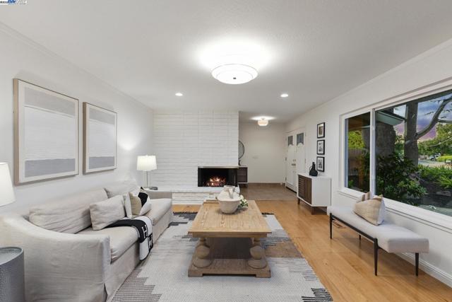 1515 Grove Way, Concord CA: https://media.crmls.org/mediaz/98c175cd-b67b-44c3-b421-f9016a486606.jpg