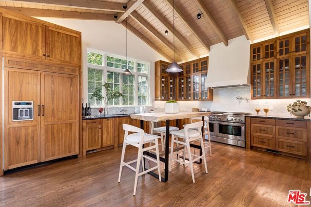 459 S Bentley Avenue, Los Angeles CA: https://media.crmls.org/mediaz/98c19df0-7c57-40fe-9328-db0a56dcc896.jpg