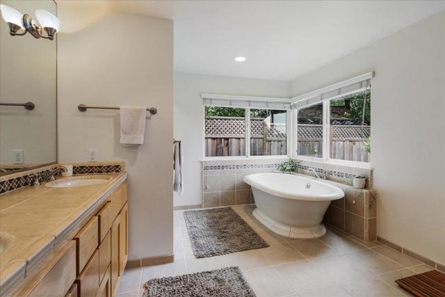334 Park Way, Santa Cruz CA: https://media.crmls.org/mediaz/98c1cc0b-78ba-4f23-971b-eacb2da5cac4.jpg