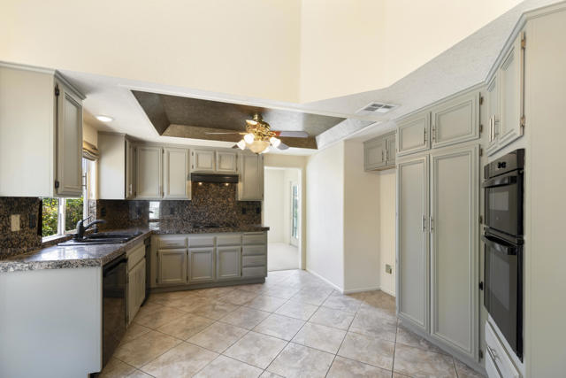 48509 ViA Encanto, La Quinta CA: https://media.crmls.org/mediaz/98c2521f-c446-4047-875e-feddcdafae37.jpg