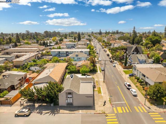 3003 School St, Oakland CA: https://media.crmls.org/mediaz/98c27a05-f539-4ebb-bd7c-9b8524739e8e.jpg