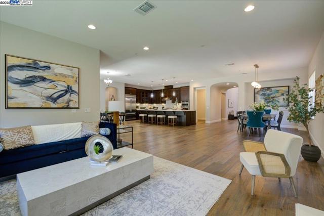 2092 Drysdale St, Danville CA: https://media.crmls.org/mediaz/98c2d4bc-4074-4b09-a6f6-223fa7367dae.jpg