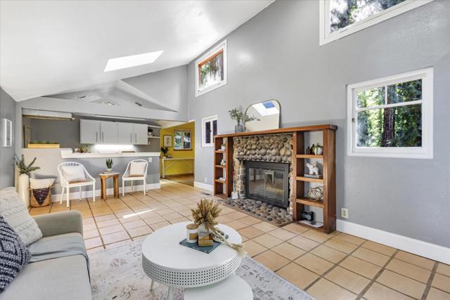 695 Creek Drive, Boulder Creek CA: https://media.crmls.org/mediaz/98c2db6d-4bc0-43f5-b463-2852da876072.jpg