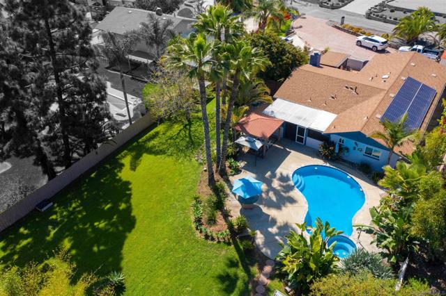 757 Anns Way, Vista CA: https://media.crmls.org/mediaz/98c3076c-8446-4131-bc63-2476b99b632e.jpg