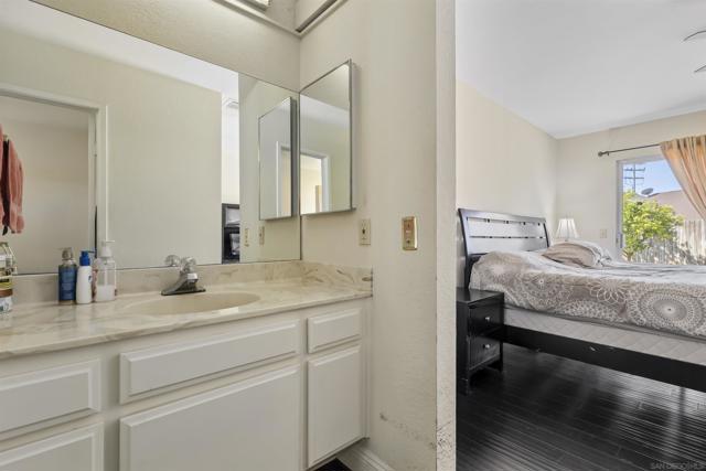 1247 Armstrong Cir, Escondido CA: https://media.crmls.org/mediaz/98c421de-90ca-42e2-8e40-183aeb6cd456.jpg