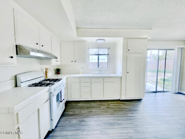 1304-Hartley-Ave-mls-kitchen-1