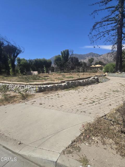 3015 Highview Avenue, Altadena CA: https://media.crmls.org/mediaz/98c4907c-a8ad-4b67-b2e5-aafeeeea3e16.jpg