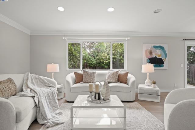 501 Amherst Ct, San Ramon CA: https://media.crmls.org/mediaz/98c4b768-e2e3-4e1f-a3ac-3e07026e0234.jpg