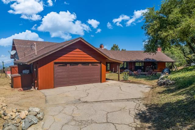 10649 Boulder Creek Rd, Descanso CA: https://media.crmls.org/mediaz/98c4d16e-dbb5-40db-b38b-a66e85096b15.jpg