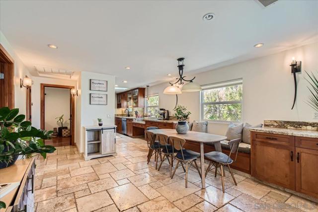 4359 Date Ave, La Mesa CA: https://media.crmls.org/mediaz/98c4f843-6c64-461e-bfd0-2ed721104068.jpg