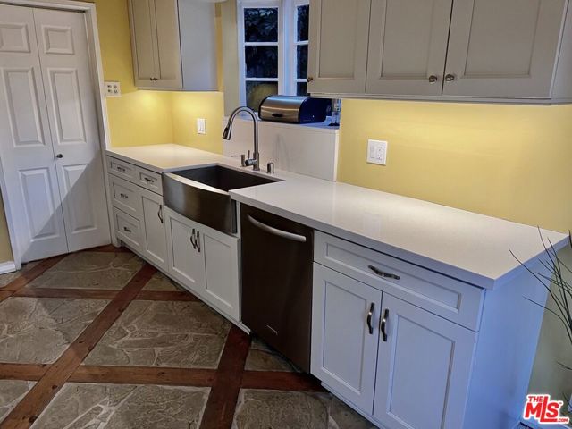 219 Winchester Avenue, Glendale CA: https://media.crmls.org/mediaz/98c5cd84-2a00-46b5-82ad-fadcbf1b7707.jpg