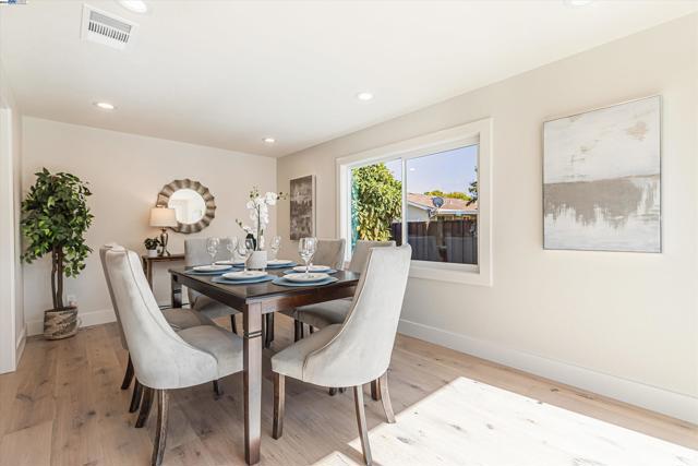 Image 23 of 49 For 344 Silvertip Ct