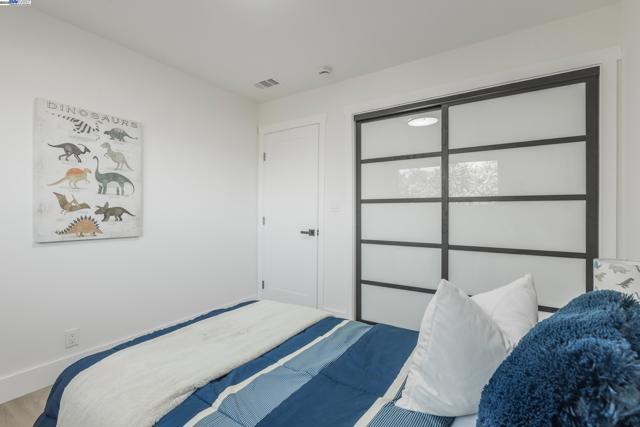 1568 Fallen Leaf Dr, Milpitas CA: https://media.crmls.org/mediaz/98c5e097-b94b-498e-a49d-0a57fd029706.jpg