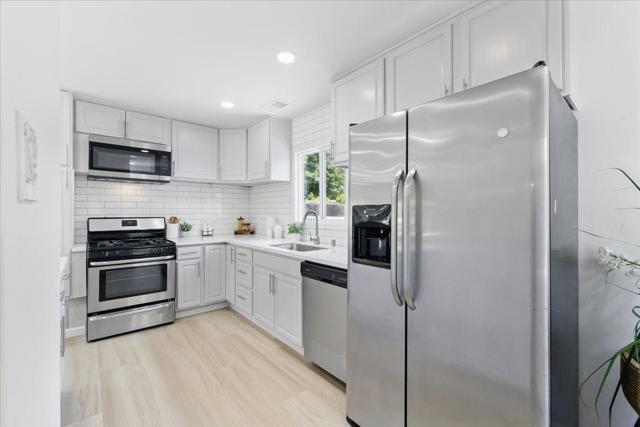 571 Hamilton Avenue, Menlo Park CA: https://media.crmls.org/mediaz/98c5ebc1-935c-451a-b1ad-9b5db887fe24.jpg