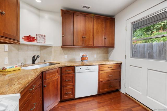 433 E 6Th Ave, Escondido CA: https://media.crmls.org/mediaz/98c5ee71-e3da-4e3c-8671-c33405e036f8.jpg