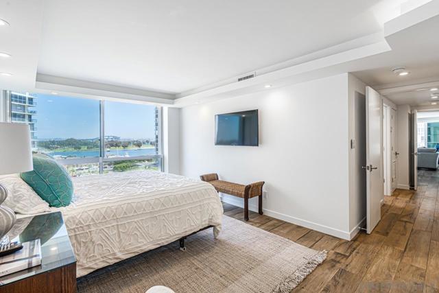 1760 Avenida Del Mundo, Coronado CA: https://media.crmls.org/mediaz/98c60a4f-b4c4-4c16-bc97-60b30edeee1e.jpg
