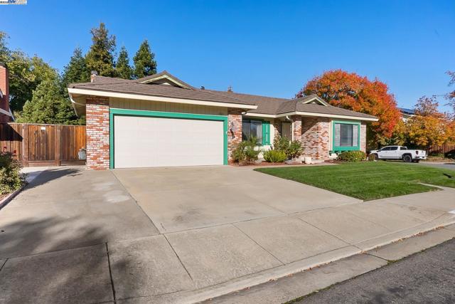 3803 Cheshire Ct, Pleasanton CA: https://media.crmls.org/mediaz/98c72ca4-6544-41b6-8ac3-a9ca3dd823d5.jpg