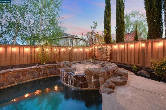2261 Genoa St, Danville CA: https://media.crmls.org/mediaz/98c7427e-1aa8-48f3-b307-e3659ff9f21f.jpg