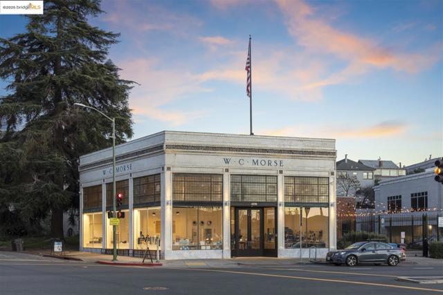 428 Cavour St, Oakland CA: https://media.crmls.org/mediaz/98c7a175-3a99-489d-bd6e-89b545ca05cc.jpg