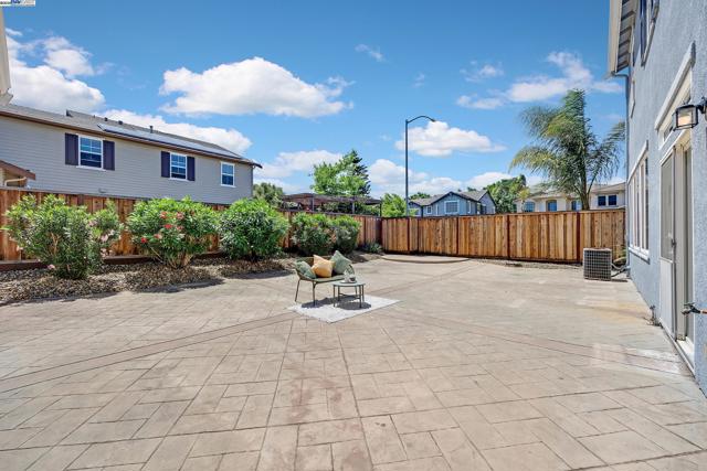 1304 Pyrenees St, Tracy CA: https://media.crmls.org/mediaz/98c7e7c4-78b2-4cad-ad71-9b146906edc5.jpg