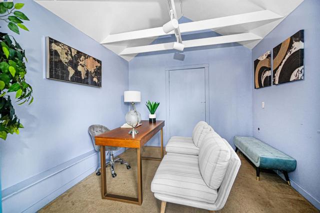 3908 Archmont Pl, Oakland CA: https://media.crmls.org/mediaz/98c807c4-aecf-4ec0-b8b2-e0474cbdfe82.jpg