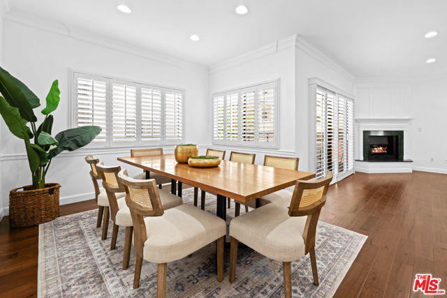 11928 Kiowa Avenue, Los Angeles CA: https://media.crmls.org/mediaz/98c810e6-906e-4e06-8f8d-db6ce0950628.jpg