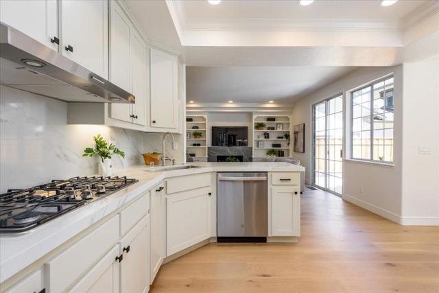 18 Melvin Henry Court, Redwood City CA: https://media.crmls.org/mediaz/98c850e3-938b-445e-b8ba-b57d9434f9cb.jpg