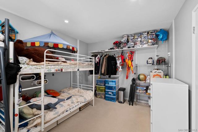 11325 Affinity Ct, San Diego CA: https://media.crmls.org/mediaz/98c86199-919c-45b0-8192-84c56de9fc06.jpg