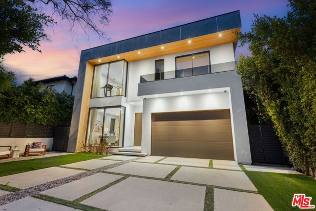 842 N Orange Grove Avenue, Los Angeles CA: https://media.crmls.org/mediaz/98c87328-b37c-434c-9191-124046bdab00.jpg
