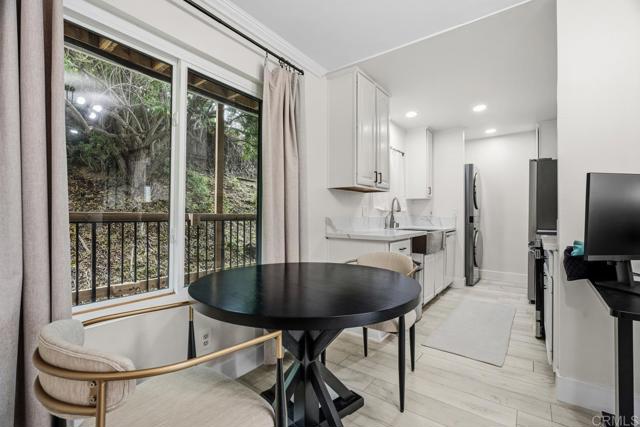 Detail Gallery Image 3 of 33 For 6725 Mission Gorge Rd 202b,  San Diego,  CA 92120 - 1 Beds | 1 Baths