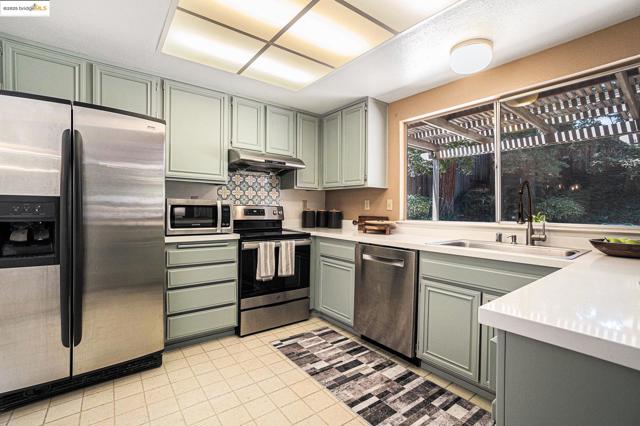 1039 Village Oaks Drive, Martinez CA: https://media.crmls.org/mediaz/98c88bb3-6e54-45bf-919c-1f18131e939a.jpg