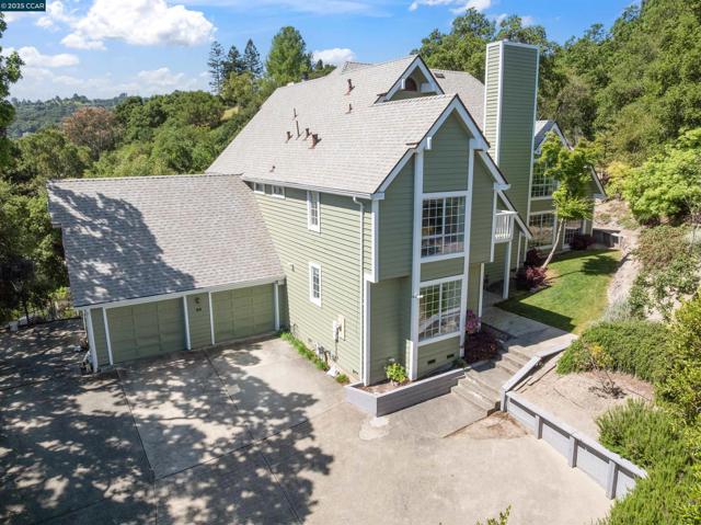 29 Heather Lane, Orinda CA: https://media.crmls.org/mediaz/98c8a3fd-c781-4fbc-80a2-8f3b41c62451.jpg