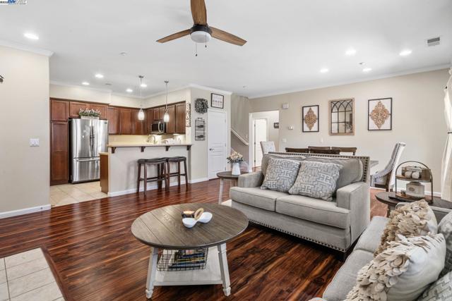161 W Luna Loca Ln, Mountain House CA: https://media.crmls.org/mediaz/98c8fb48-7c1d-4852-9041-b277d856eecc.jpg