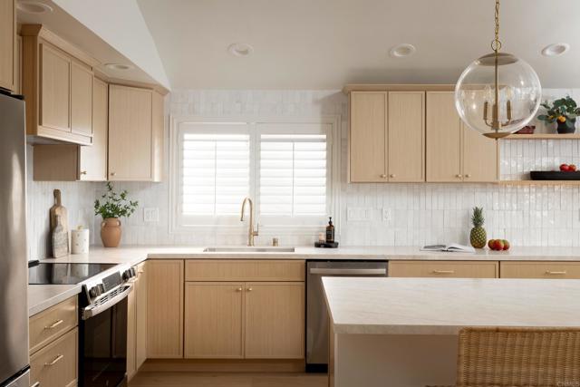 Detail Gallery Image 8 of 39 For 324 Avenida De Las Rosas, Encinitas,  CA 92024 - 4 Beds | 2/1 Baths