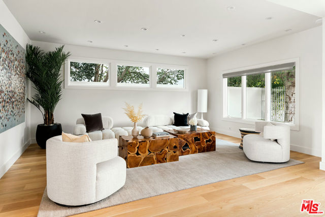 2612 Wallingford Drive, Beverly Hills CA: https://media.crmls.org/mediaz/98c92620-ce10-45e2-bdc4-27216c0a7315.jpg