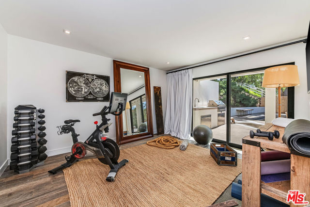 25010 Jim Bridger Road, Hidden Hills CA: https://media.crmls.org/mediaz/98c9ce72-2028-4c5e-93c0-9d77b0e00e03.jpg
