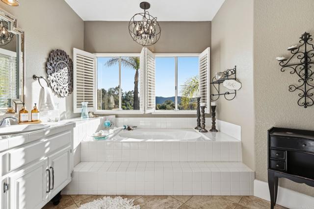 Detail Gallery Image 35 of 56 For 2763 Canyon Oak Pl, Escondido,  CA 92029 - 5 Beds | 3 Baths