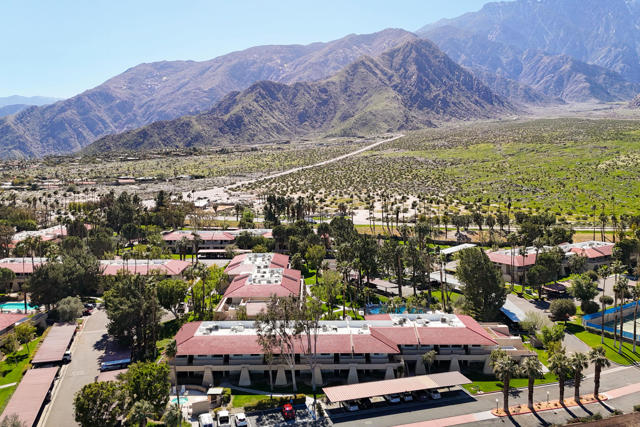 675 N Los Felices W Circle, Palm Springs CA: https://media.crmls.org/mediaz/98c9f368-e4b3-4907-af70-051d64a85f87.jpg