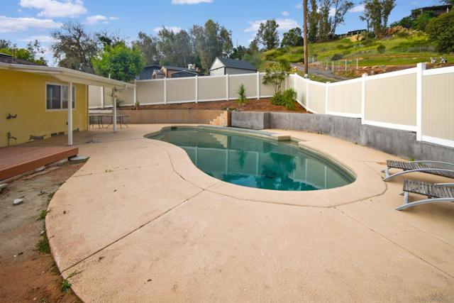 10957 VALLE VISTA ROAD, Lakeside CA: https://media.crmls.org/mediaz/98ca2135-b810-4ee6-a112-7eac40899c6e.jpg