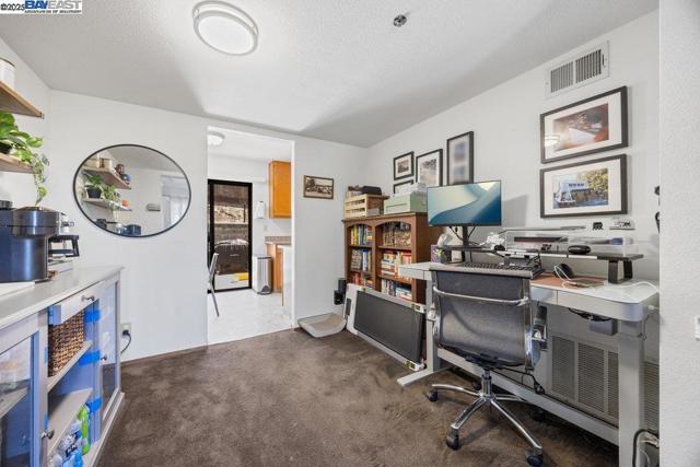 21000 Ocean View Dr, Hayward CA: https://media.crmls.org/mediaz/98cab2d1-5b1d-4c0c-ba08-d5c0f6c93f1b.jpg