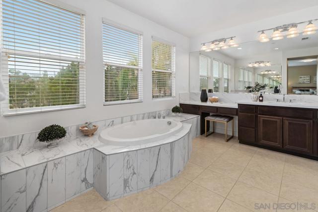 10518 Monterey Ridge Dr, San Diego CA: https://media.crmls.org/mediaz/98caf44d-1a5f-4aea-b5c9-ed07c5be6a56.jpg