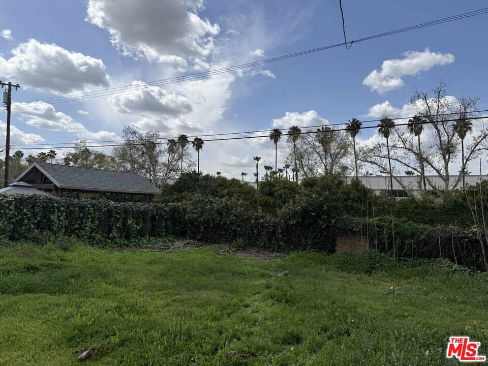 https://media.crmls.org/mediaz/98cb8095-7a62-4988-9f3e-3ef2d381b0ea.jpg?preset=X-Large