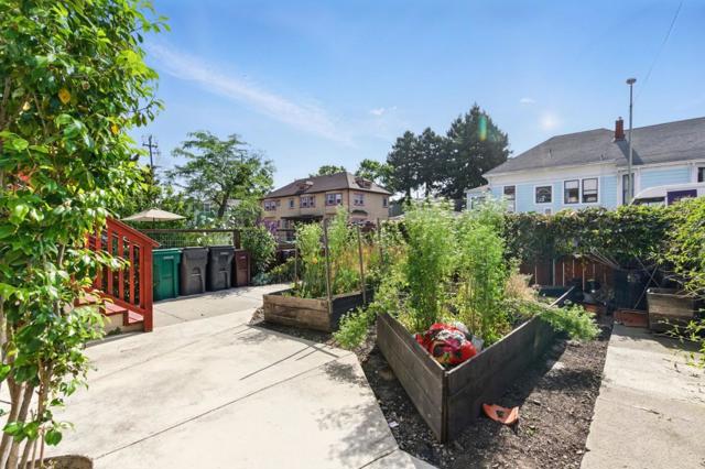 1915 West Street, Oakland CA: https://media.crmls.org/mediaz/98cb9a08-f238-42c3-a292-1ec3a7ef57c2.jpg