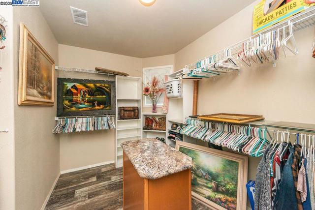 21679 Squaw Grass Trail, Redding CA: https://media.crmls.org/mediaz/98cbb316-34c4-4883-8857-399f2ea7786d.jpg