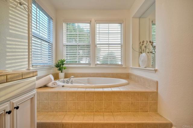 1664 Aryana Drive, Encinitas CA: https://media.crmls.org/mediaz/98cbeec7-4bb9-4dee-8ae7-66fccb5cf303.jpg
