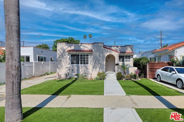 3421 Hillcrest Drive, Los Angeles CA: https://media.crmls.org/mediaz/98cc2495-3087-48d2-a4f7-c67a9e717f4e.jpg