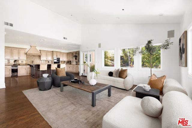 6 Bed Home for Sale in Los Angeles, California