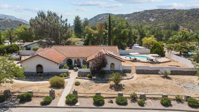 16273 Arena Dr, Ramona CA: https://media.crmls.org/mediaz/98cd26fa-44c3-49c8-9b25-c139ff74fcfa.jpg