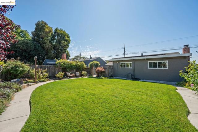 952 Amador St, Richmond CA: https://media.crmls.org/mediaz/98cd270f-36f1-4f59-be13-a98d26950d40.jpg